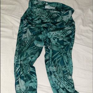 Palm Print Gym Capri Leggings From Target Beverly Hills Hotel Aesthetic Theme